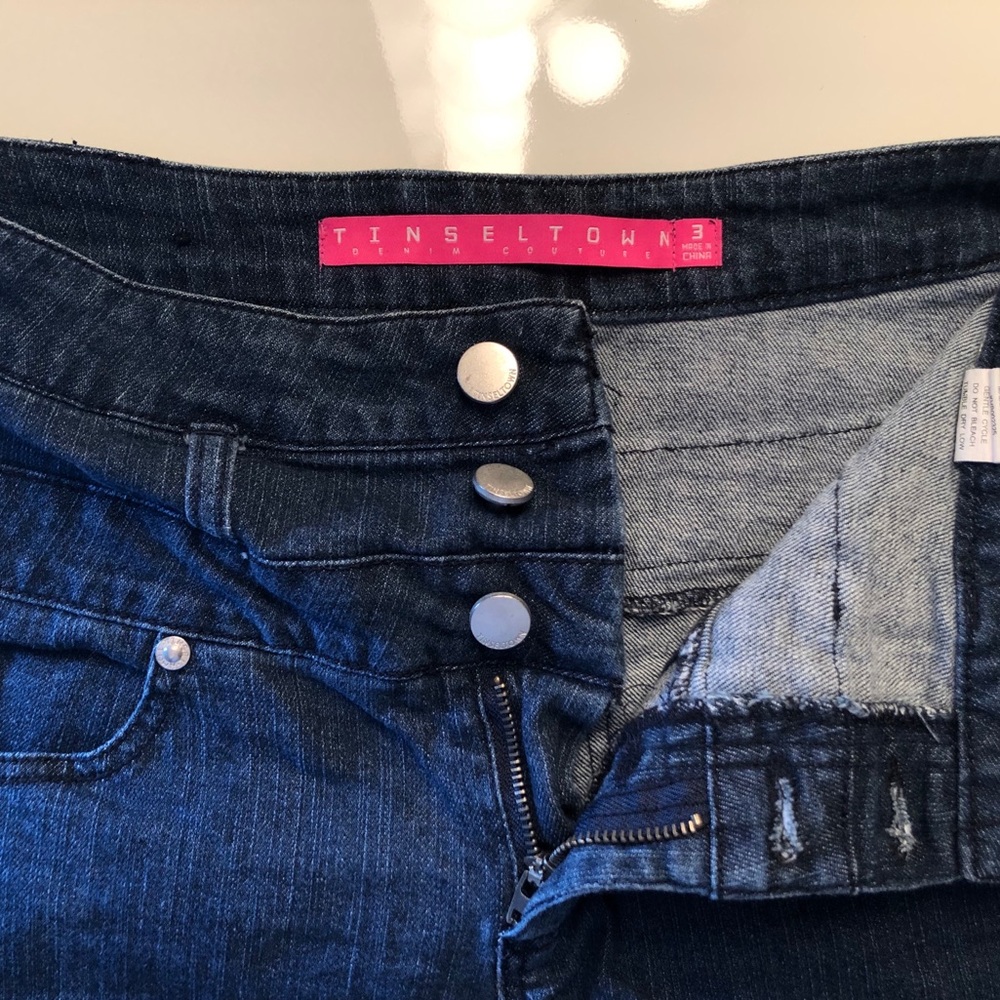 HIGH WAISTED DARK WASH DENIM SHORTS